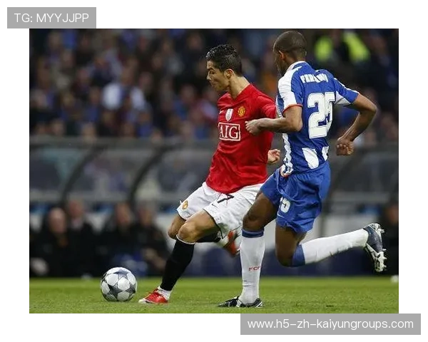 C罗面对对抗丝毫不退完成关键射门